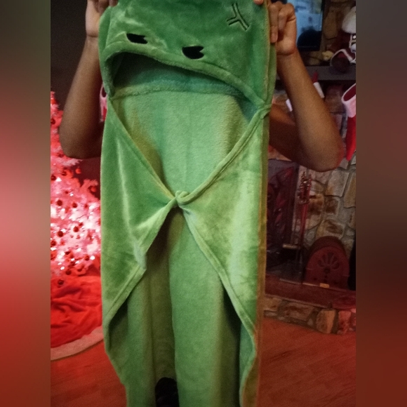 Miniso Cartoon Green Snugible Kids Wearable Blanket Sloungy Fleece Nestle Hooded - Picture 4 of 8